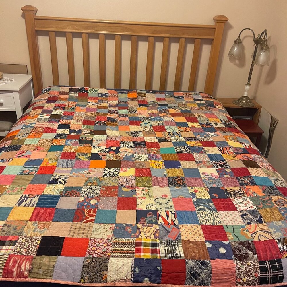 Vintage Hand-stitched Summer Quilt with Light Pink Backing 72x68